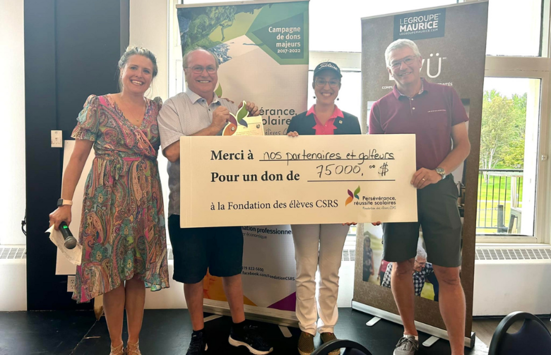 Remise de chèque à la Fondation des élèves CSRS au golf